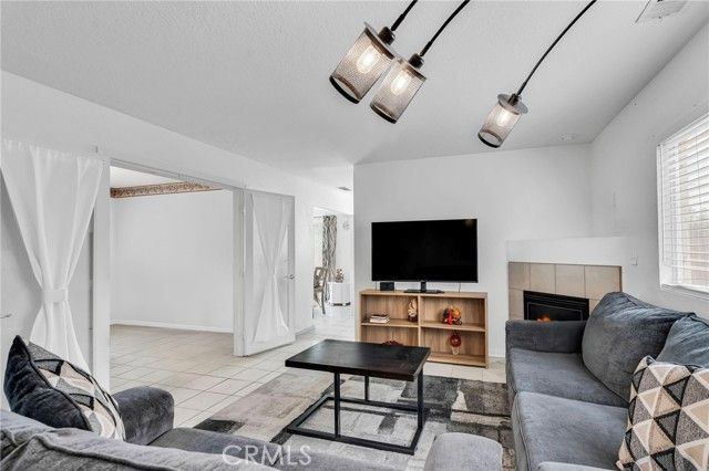 9155 Cedros Avenue 12, Panorama City (los Angeles), CA 91402