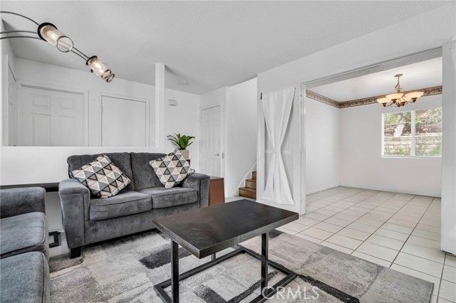 9155 Cedros Avenue 12, Panorama City (los Angeles), CA 91402