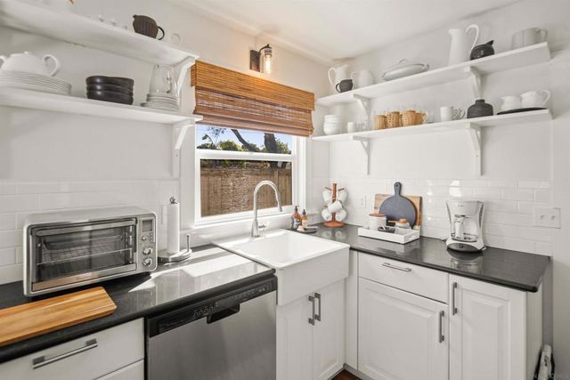 950 Olive Ave, Coronado, CA 92118