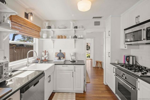 950 Olive Ave, Coronado, CA 92118