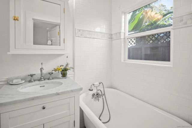 950 Olive Ave, Coronado, CA 92118