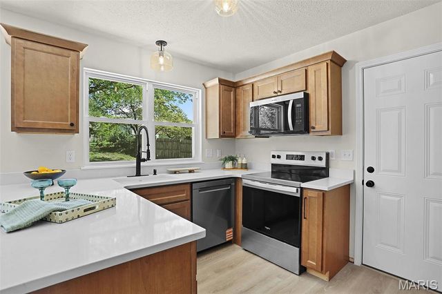 4018 Southbridge Drive, St Peters, MO 63376