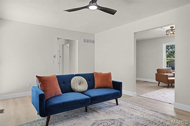 4018 Southbridge Drive, St Peters, MO 63376