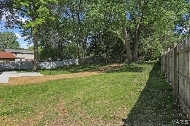 4018 Southbridge Drive, St Peters, MO 63376