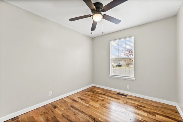 976 Van Buren Ave, Oak Grove, KY 42262