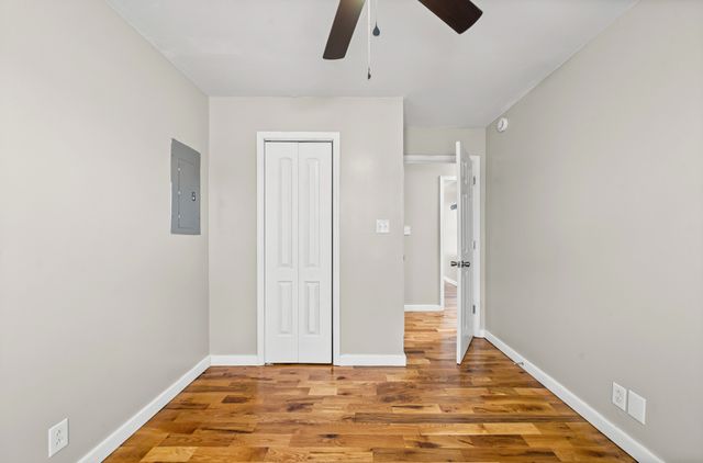 976 Van Buren Ave, Oak Grove, KY 42262