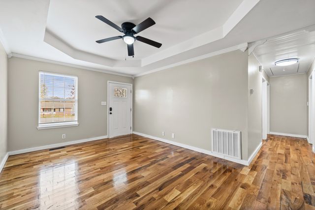 976 Van Buren Ave, Oak Grove, KY 42262