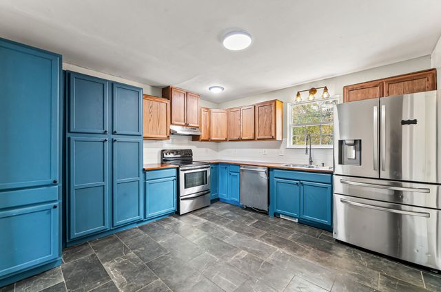 976 Van Buren Ave, Oak Grove, KY 42262