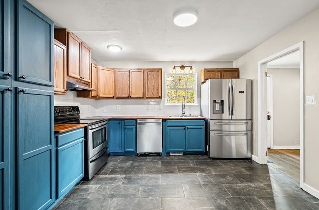 976 Van Buren Ave, Oak Grove, KY 42262