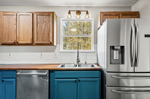 976 Van Buren Ave, Oak Grove, KY 42262