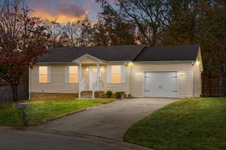 976 Van Buren Ave, Oak Grove, KY 42262