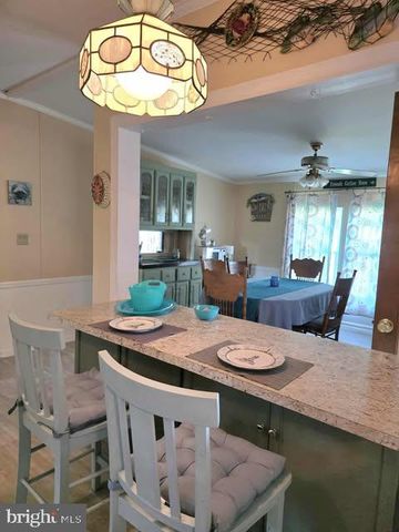 2 COASTAL DR, Berlin, MD 21811