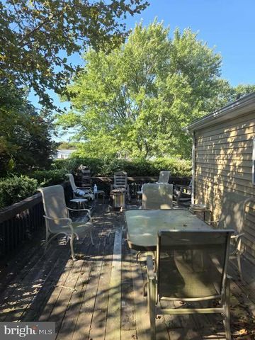 2 COASTAL DR, Berlin, MD 21811