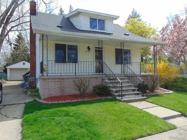 8460 CENTRAL, Center Line, MI 48015