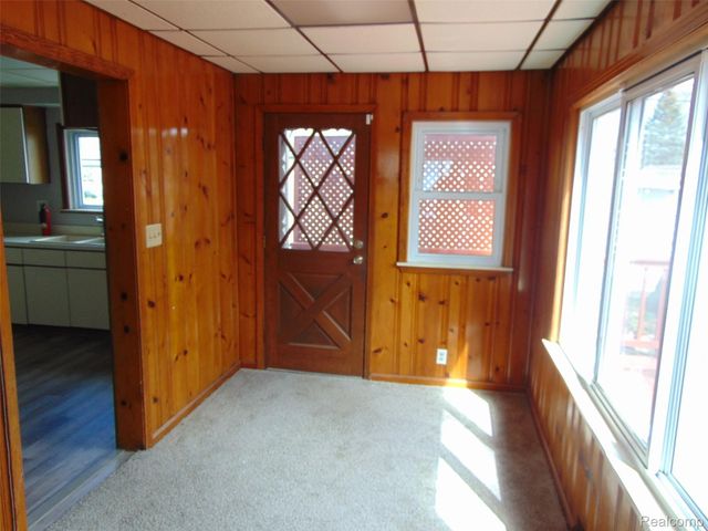 8460 CENTRAL, Center Line, MI 48015