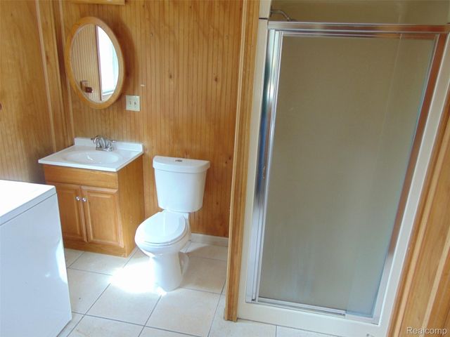 8460 CENTRAL, Center Line, MI 48015