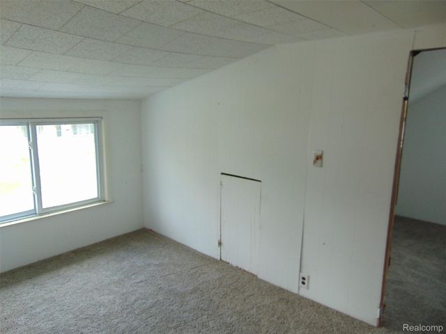 8460 CENTRAL, Center Line, MI 48015