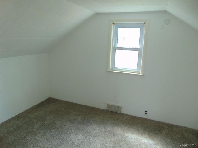 8460 CENTRAL, Center Line, MI 48015