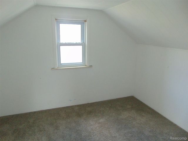 8460 CENTRAL, Center Line, MI 48015