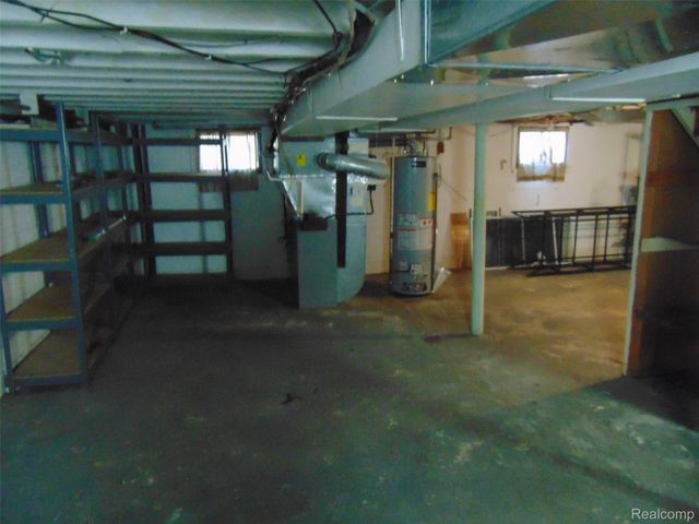 8460 CENTRAL, Center Line, MI 48015