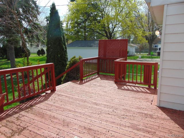 8460 CENTRAL, Center Line, MI 48015