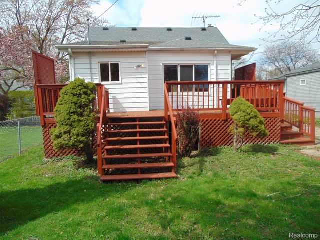 8460 CENTRAL, Center Line, MI 48015