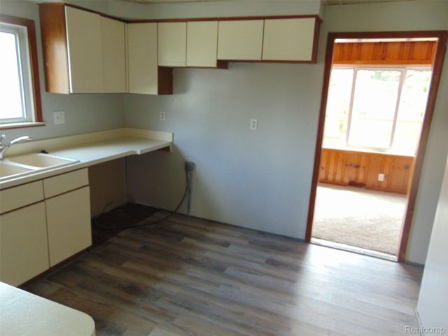 8460 CENTRAL, Center Line, MI 48015