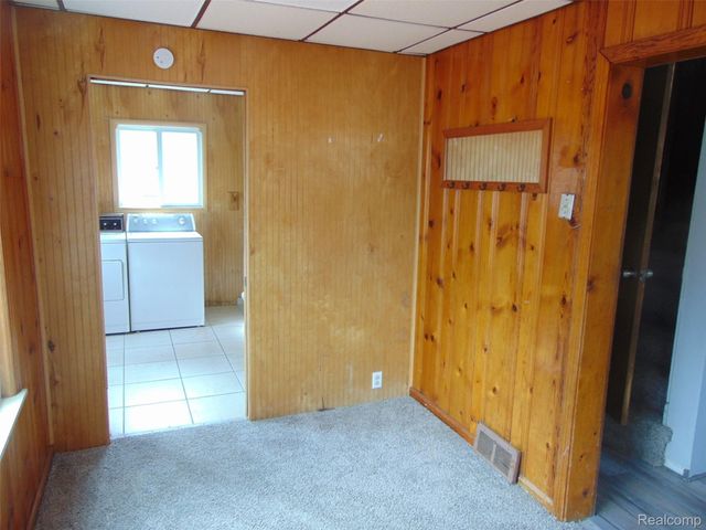 8460 CENTRAL, Center Line, MI 48015