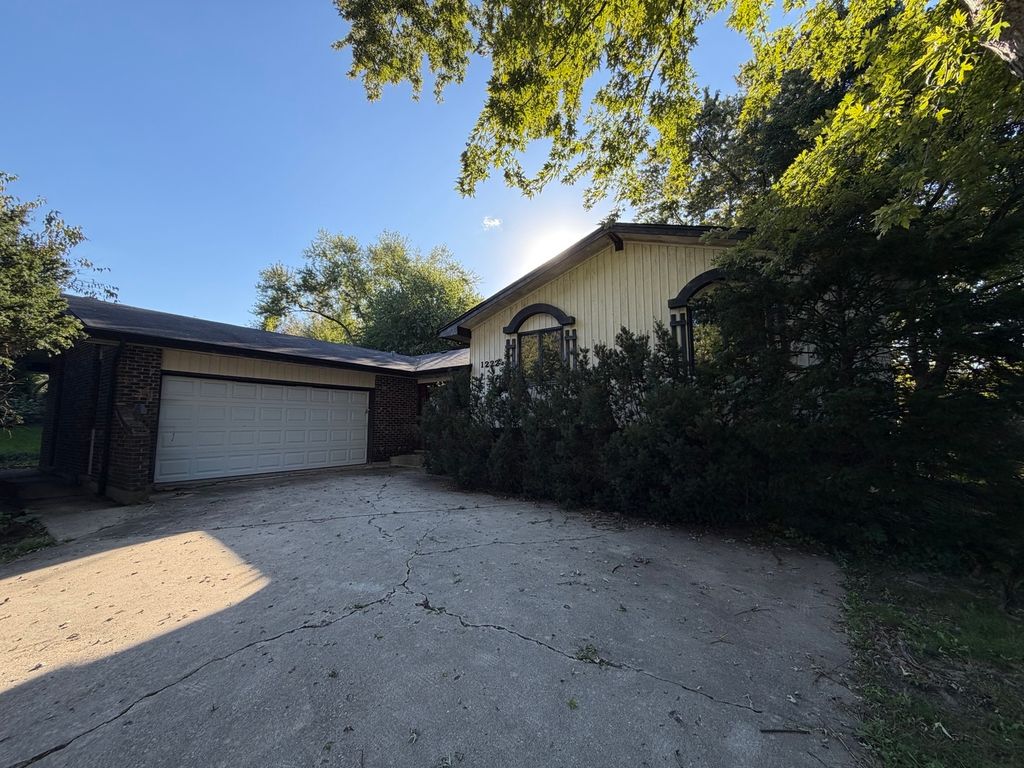 1222 Laurel Lane, Schaumburg, IL 60193 — photo 2