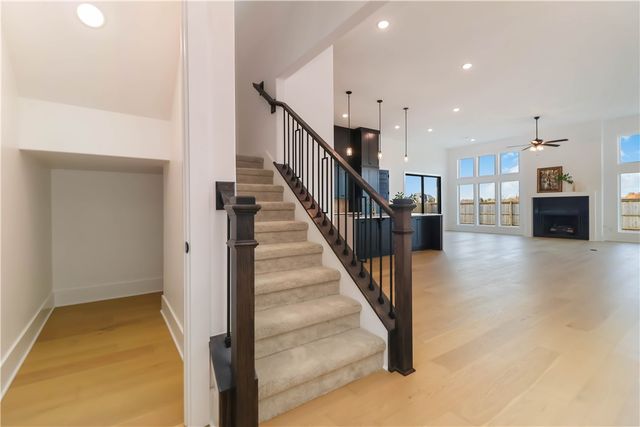 4300 S 89th Place, Bentonville, AR 72713