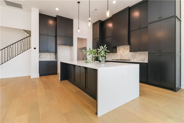 4300 S 89th Place, Bentonville, AR 72713