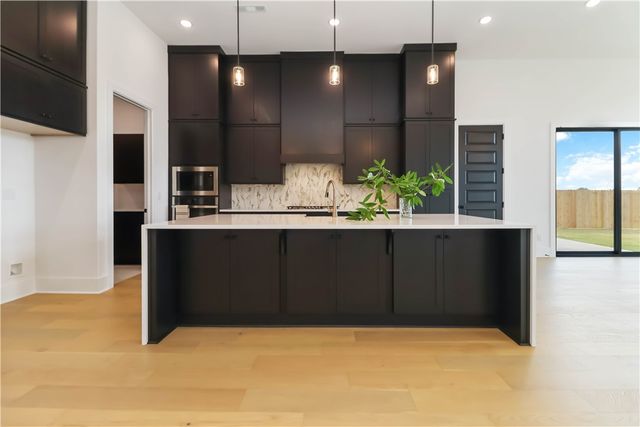 4300 S 89th Place, Bentonville, AR 72713