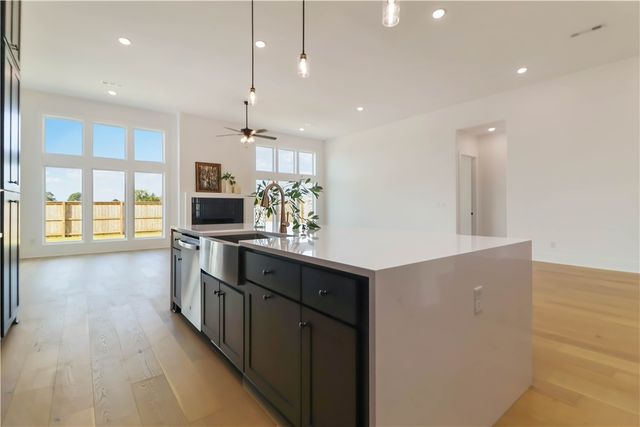 4300 S 89th Place, Bentonville, AR 72713