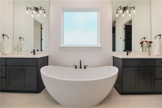 4300 S 89th Place, Bentonville, AR 72713