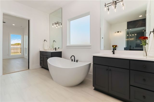 4300 S 89th Place, Bentonville, AR 72713