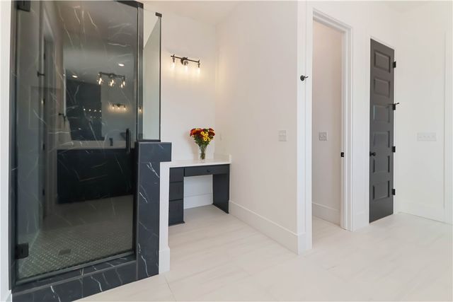 4300 S 89th Place, Bentonville, AR 72713