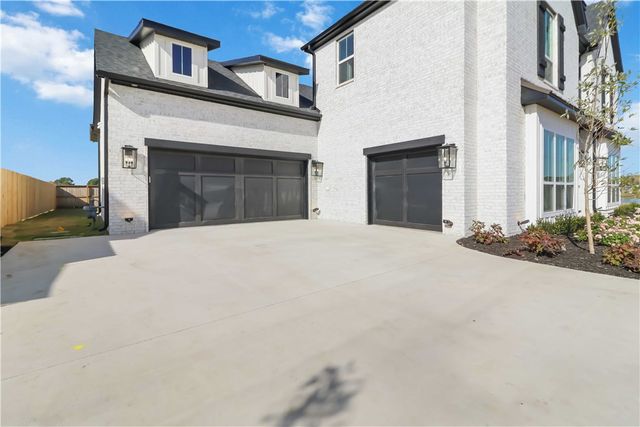 4300 S 89th Place, Bentonville, AR 72713