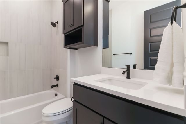 4300 S 89th Place, Bentonville, AR 72713