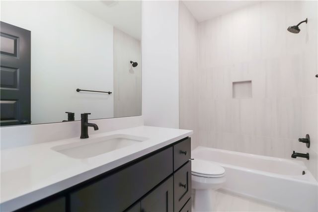 4300 S 89th Place, Bentonville, AR 72713