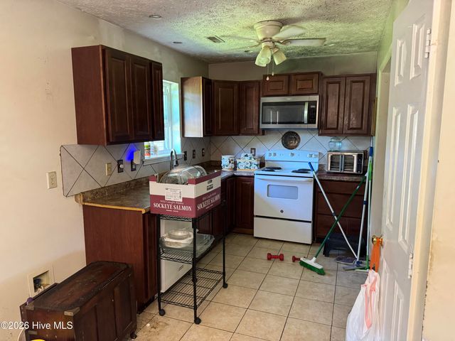 122 Hampton Drive, Castle Hayne, NC 28429