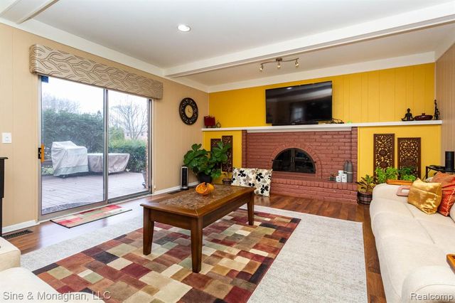 5082 Westmoreland Drive, Troy, MI 48085