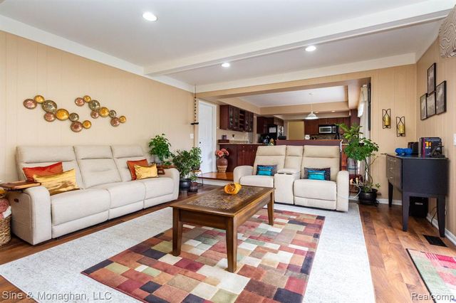 5082 Westmoreland Drive, Troy, MI 48085