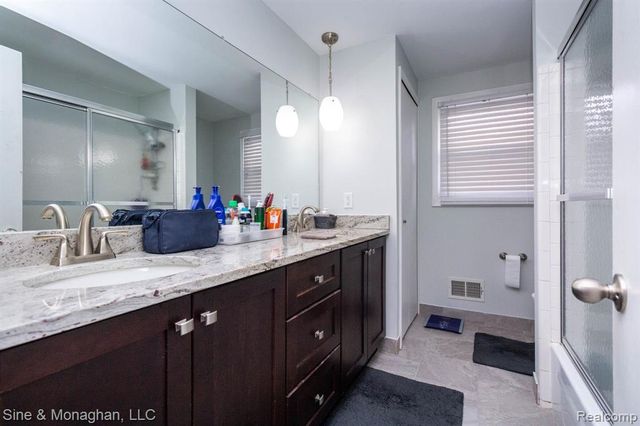 5082 Westmoreland Drive, Troy, MI 48085