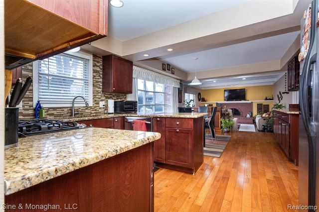 5082 Westmoreland Drive, Troy, MI 48085