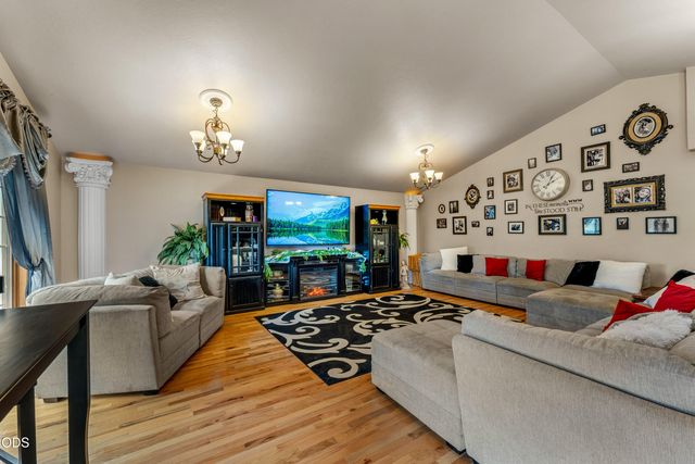 1628 NE Terrace Drive, Grants Pass, OR 97526