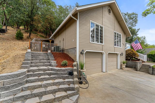 1628 NE Terrace Drive, Grants Pass, OR 97526