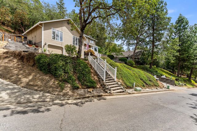1628 NE Terrace Drive, Grants Pass, OR 97526