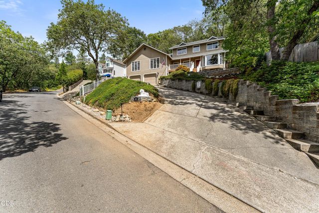 1628 NE Terrace Drive, Grants Pass, OR 97526