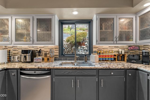 1628 NE Terrace Drive, Grants Pass, OR 97526