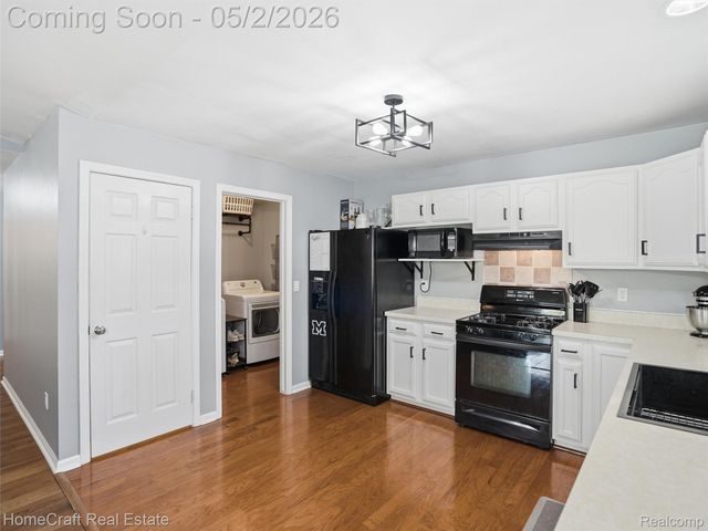 176 S BIGGS Street, Belleville, MI 48111